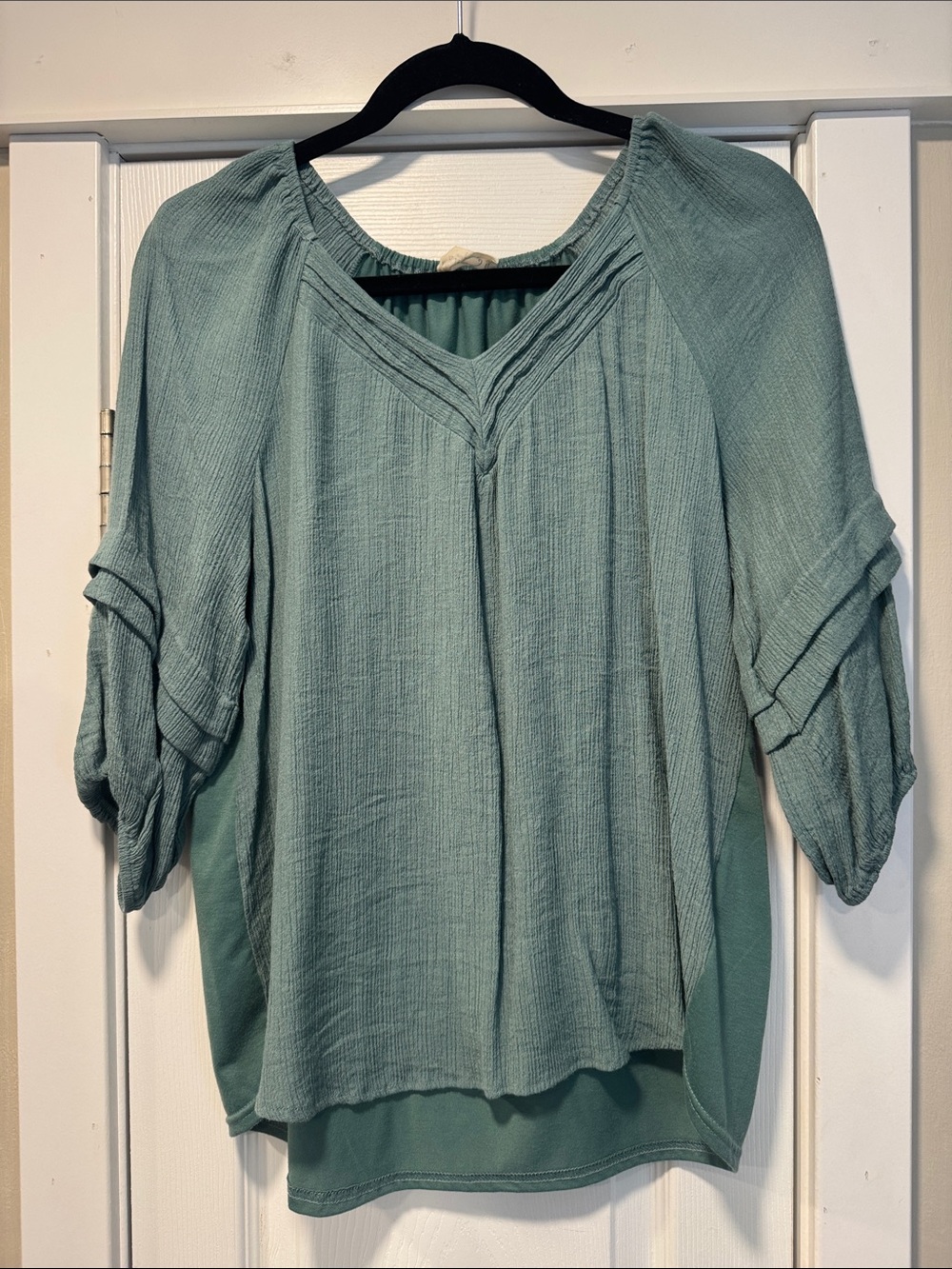 Relaxed V-Neck Gauze Tunic in Soft Teal